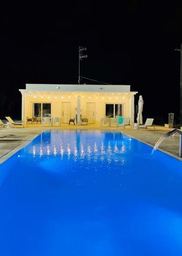 piscina-di-notte